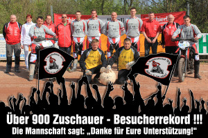 900 Zuschauer